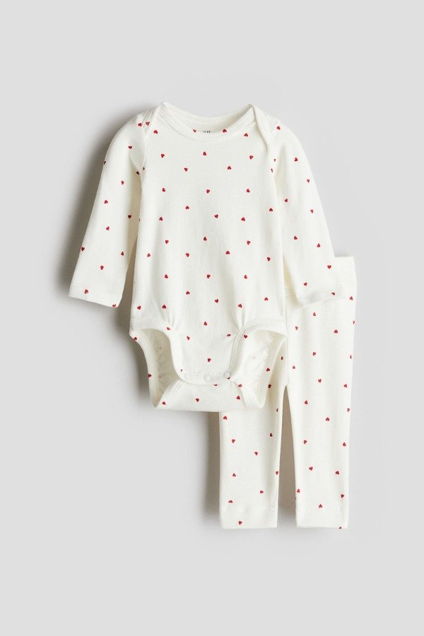 Producto - Conjunto HyM corazones rojos