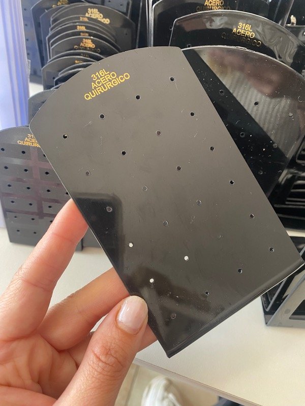 Producto - Exhibidor para aros mediano negro