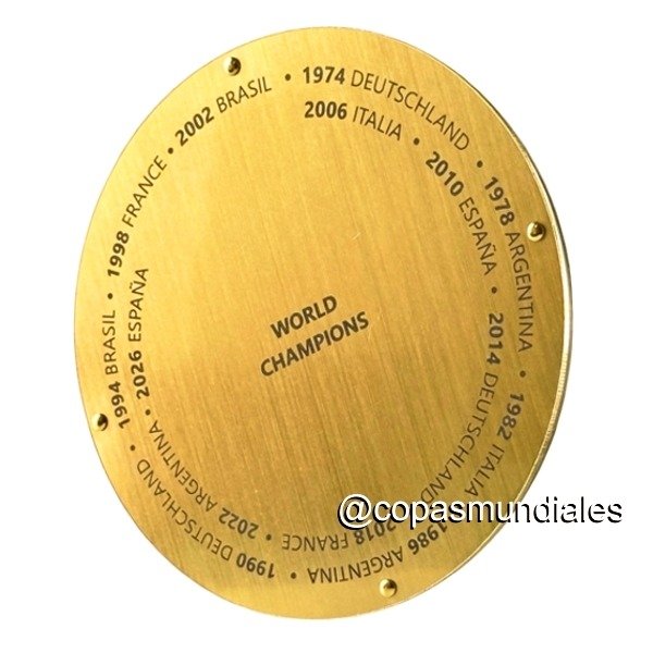 Chapa grabada con los campeones del mundo hasta 2026