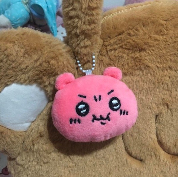 Producto - Colgante Chiikawa enojado