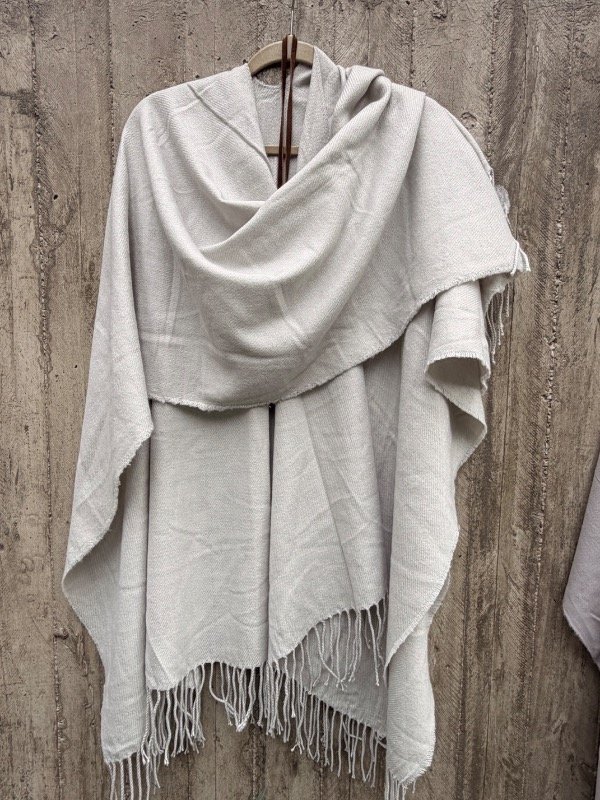 Producto - Ruana gris claro