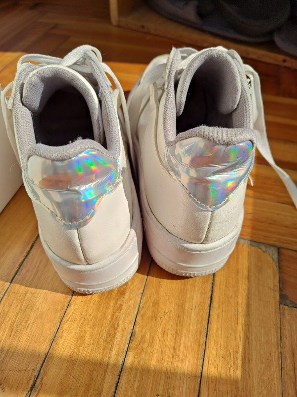 Producto - Zapatillas Blancas Efecto Tornasolado - 3