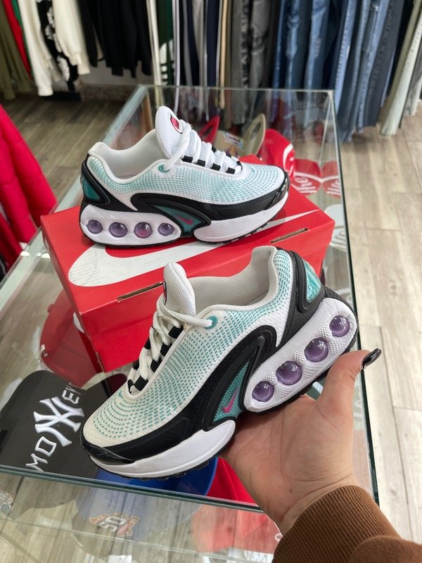 Producto - Nike DN celeste