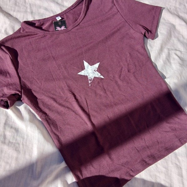 Producto - Remera estrella bordo