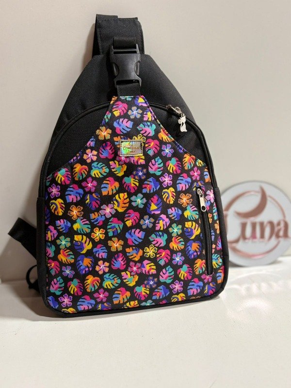 Producto - Mochila Deportiva "Gala" - Negra con hojas multicolor