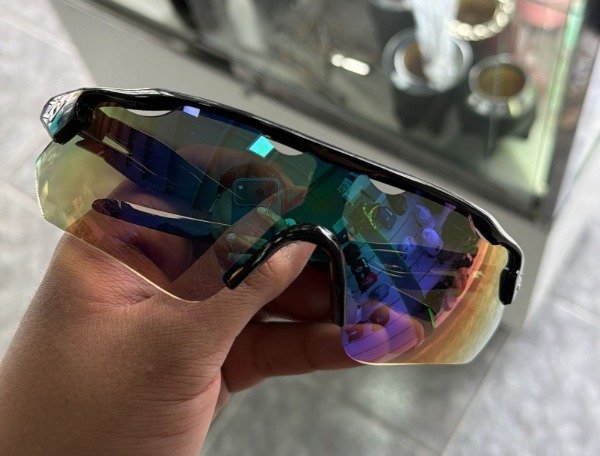 Producto - LENTES FUTURISTA TORNASOLADO SIN MARCO