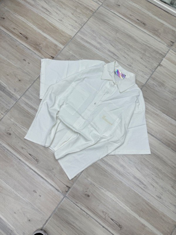 Producto - Camisa Boxy Fit ESSENCE Crudo