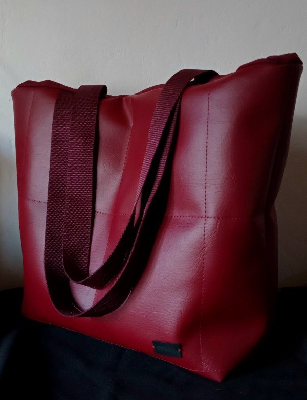 Producto - Puffer Malbec ecocuero XL (38 x 40)