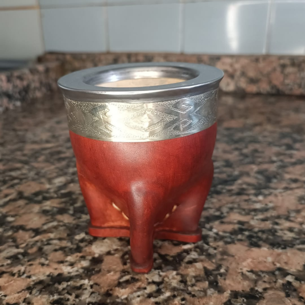 Producto - MATE DE CALABAZA ROJO LISO CON VIROLA DE ACERO