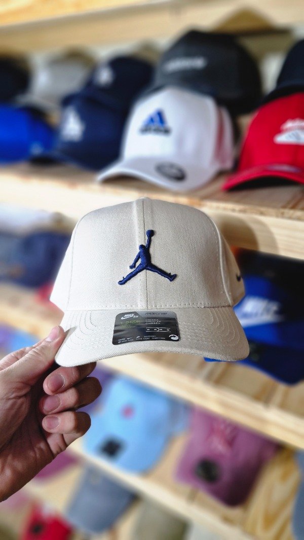 Producto - GORRA JORDAN BEIGE