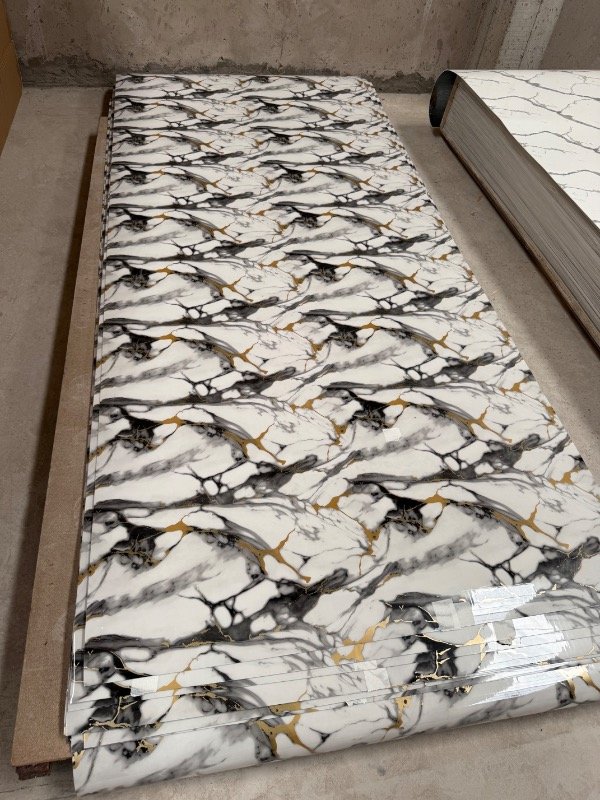 Producto - PLACA AUTOADHESIVA SIMIL MARMOL GOLD