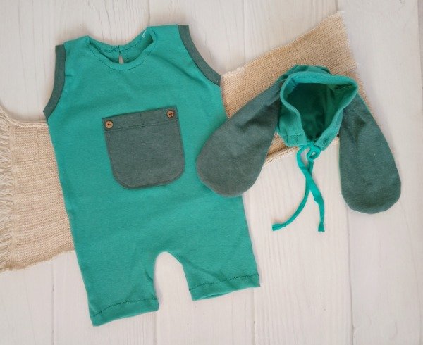 Producto - Set verde romper y capota conejo 12/18m