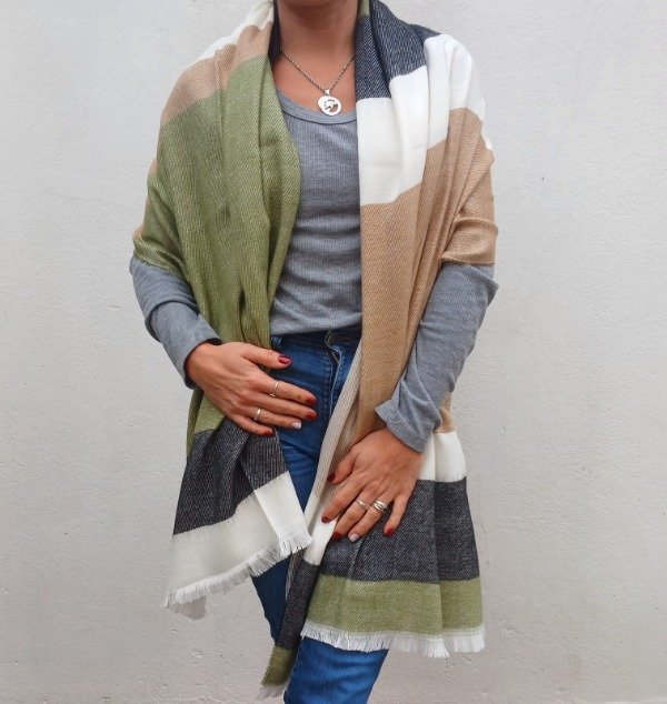 Producto - RUANA RAYADA VERDE BEIGE Y GRIS