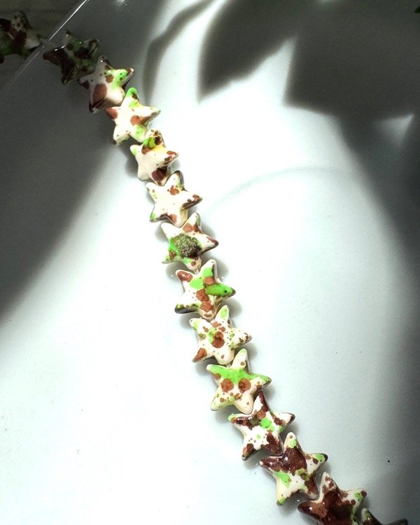 Producto - TIRA ESTRELLITA PIEDRA 5MM VERDE CHOCO