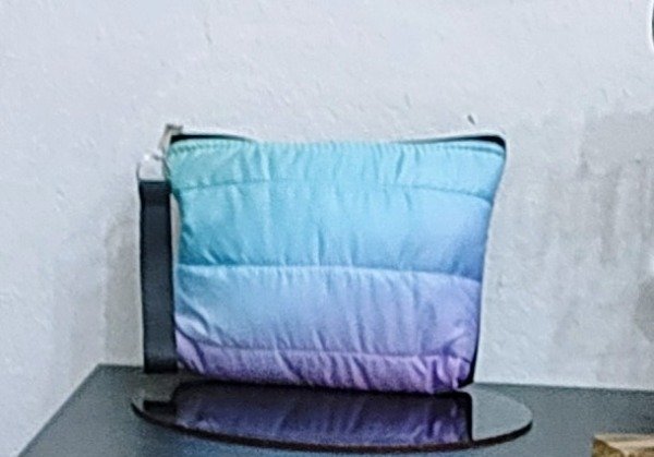 Producto - Neceser Matelasse Celeste degrade con llavero en el cierre