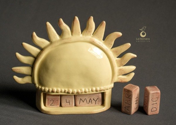 Producto - Calendario perpetuo Sol de Mayo cerámica artesanal - 1