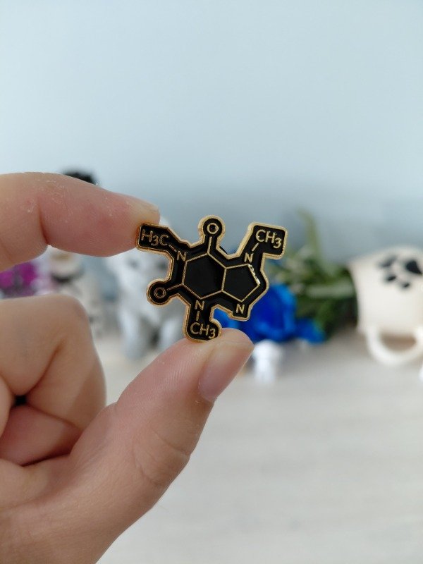 Producto - Pin metalizado - Cafeína #1637