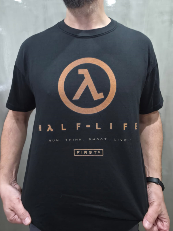 REMERA "HALF LIFE V1" STOCK OUTLET
