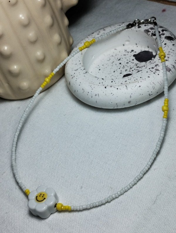 Producto - Collar mostacillas blancas y amarillas Margarita