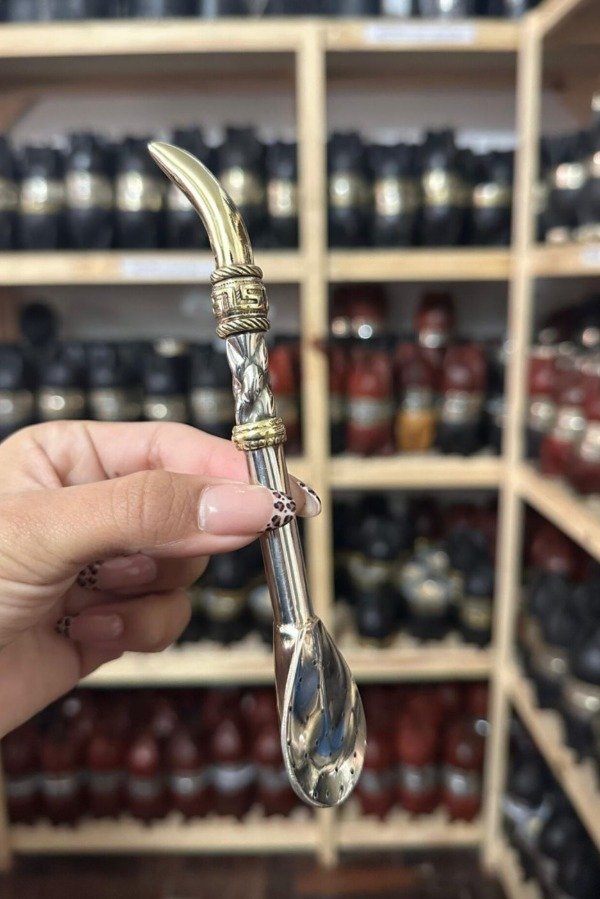 Producto - Bombillon De Alpaca Caño Labrado Con Pico de Bronce