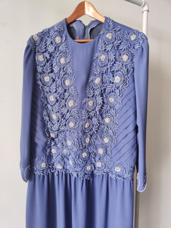 Vestido lila bordado perlas
