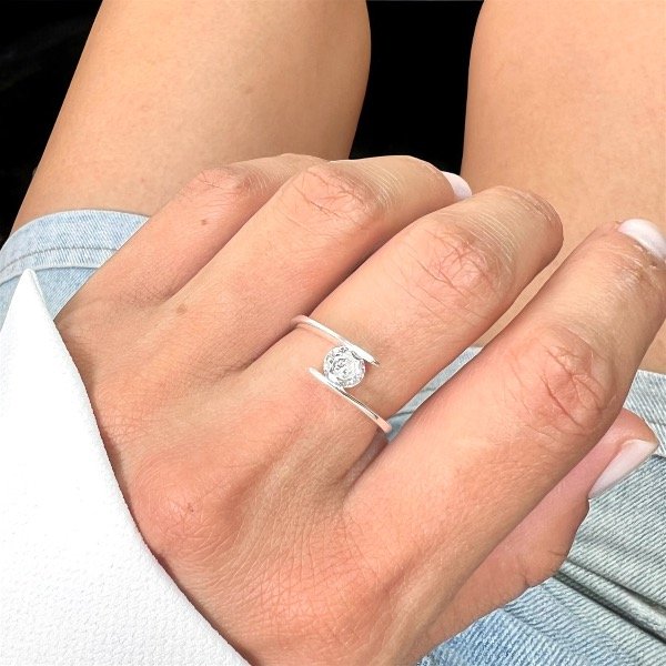 Producto - Anillo con CUBICS central blanco  (N: 17)