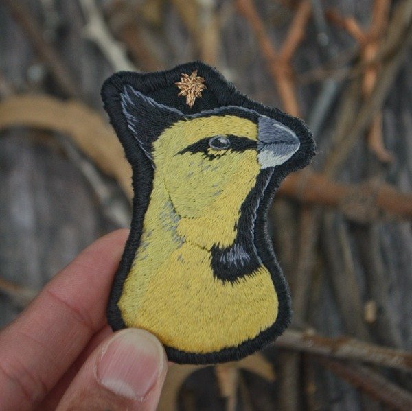 Producto - Cardenal amarillo (pin bordado)
