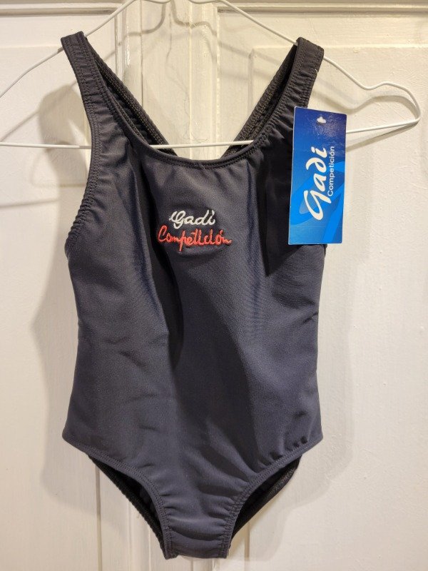 Producto - Traje de baño GADI competición Nuevo Con etiqueta Talle 6 años - PRECIO: 18X