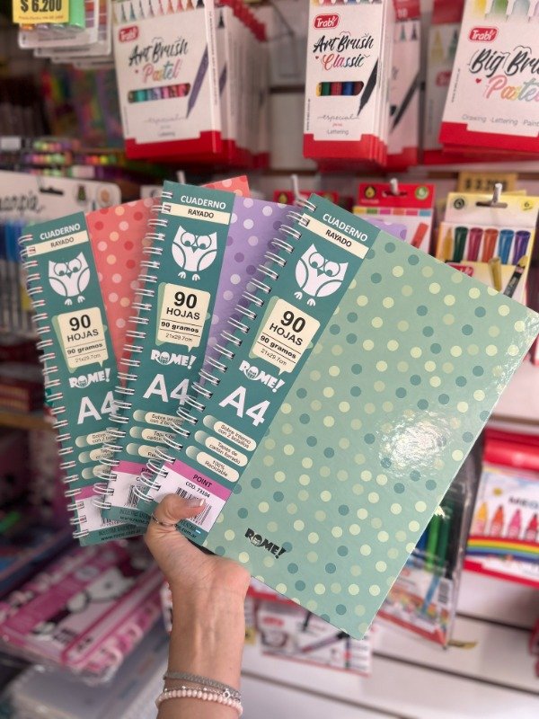 Producto - Cuadernos A4 tapa dura Rome 90 hojas rayadas Lunares