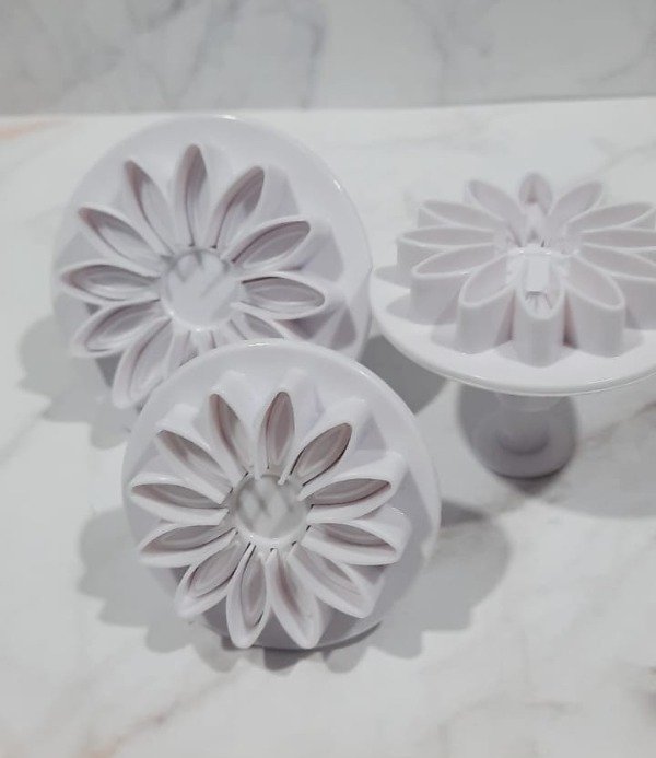 Producto - Set de 3 cortantes con expulsor margaritas