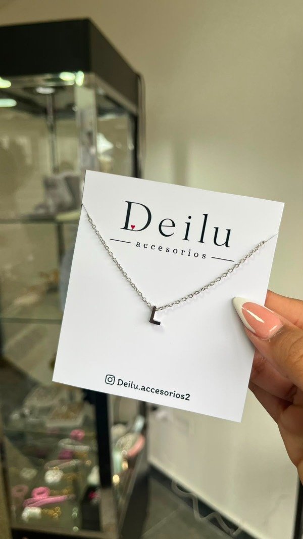 Producto - Collar inical L acero plateado