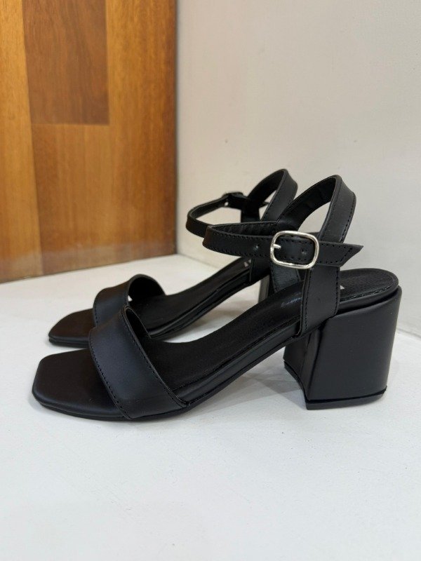 Producto - BARBY Negras