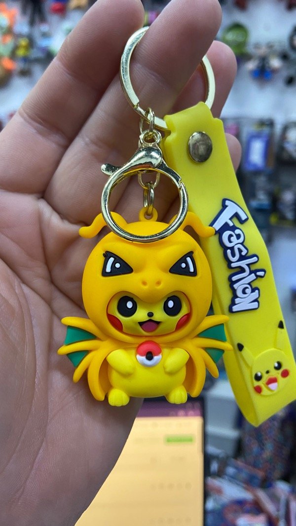 Producto - Llavero Pokemon Pikachu con disfraz de Charizard