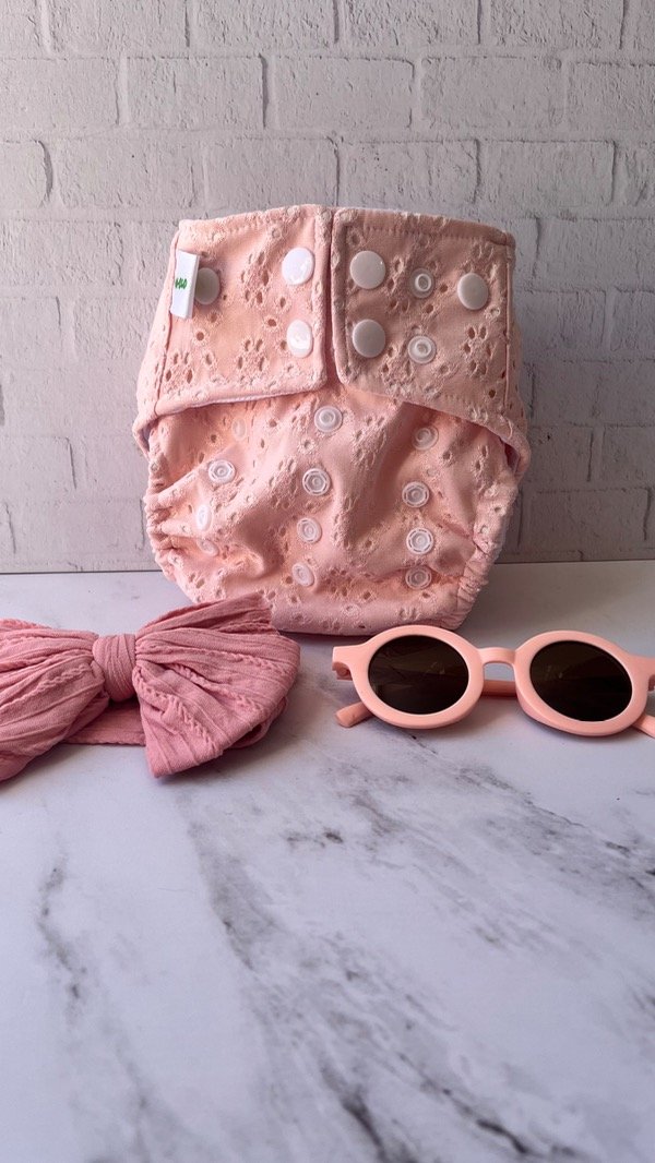 Producto - Pañal de Broderie + PUL Importado con Accesorios Rosa