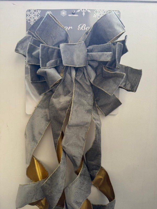 Producto - Moño plateado - hasta 1,40 (Efectivo: 22.000)