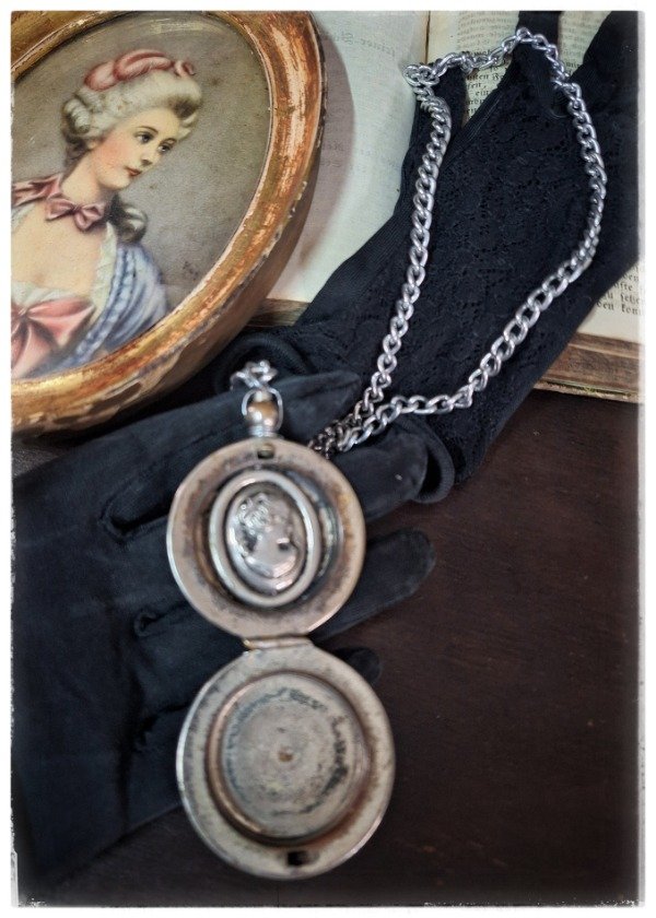 Producto - Carcasa de reloj convertido en Relicario con camafeo