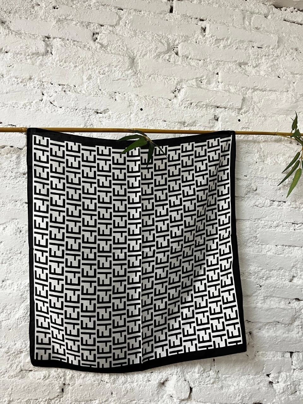 Producto - Pañuelo tipo fundí blanco y negro Poliéster