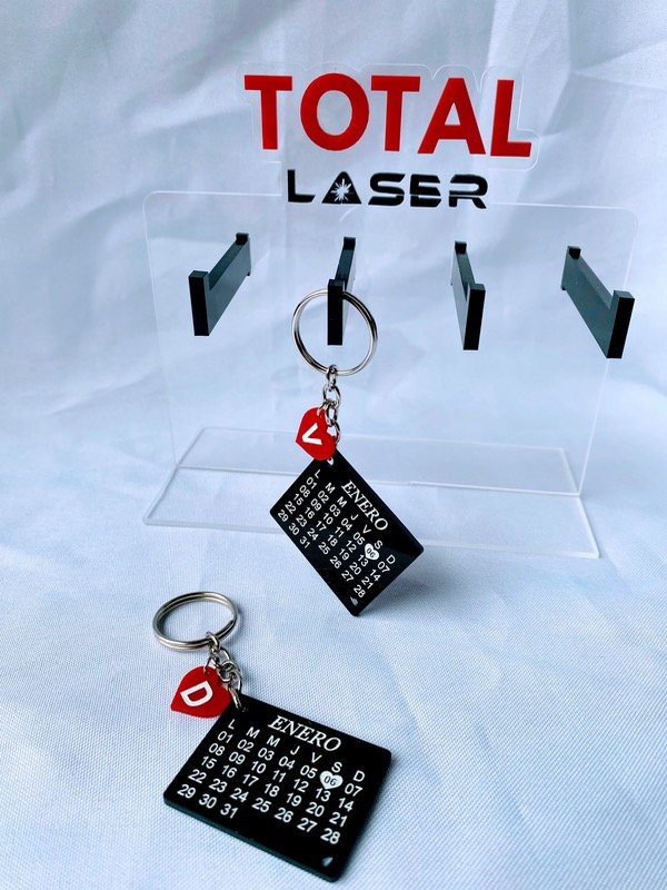 Producto - Llaveros calendario + mini dije corazón grabado