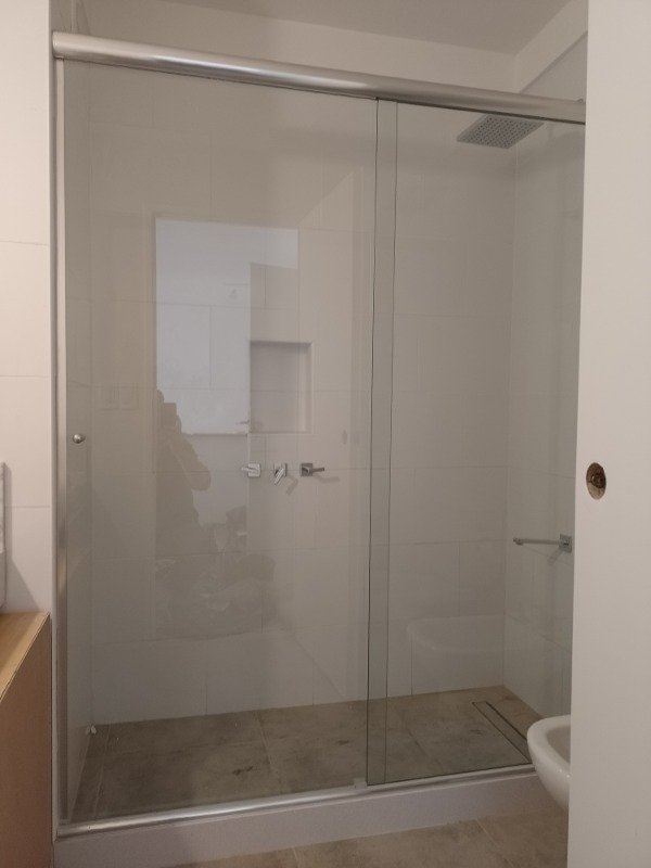 Producto - Mampara corrediza 4 paños vidrios de 8 mm Medidas  1550 X 2000 mts. - 3