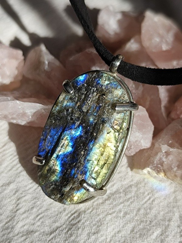 Producto - MEDALLÓN LABRADORITA EN BRUTO