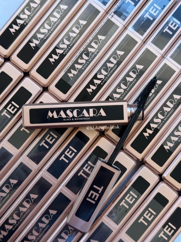 Producto - MASCARA BLACK AND WATERPROOF ENVASE DORADO - TEI - CAJA DE 24 UNIDADES