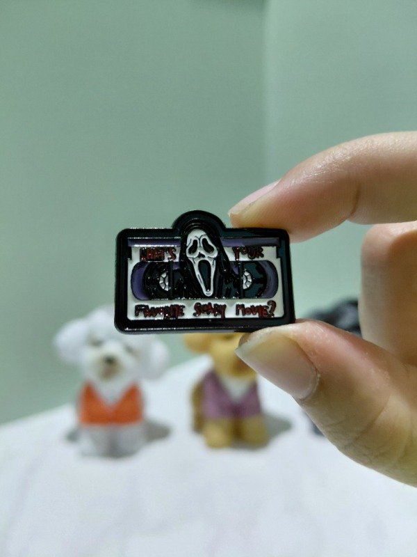 Producto - Pin metalizado - Scream / Scary Movie #2277