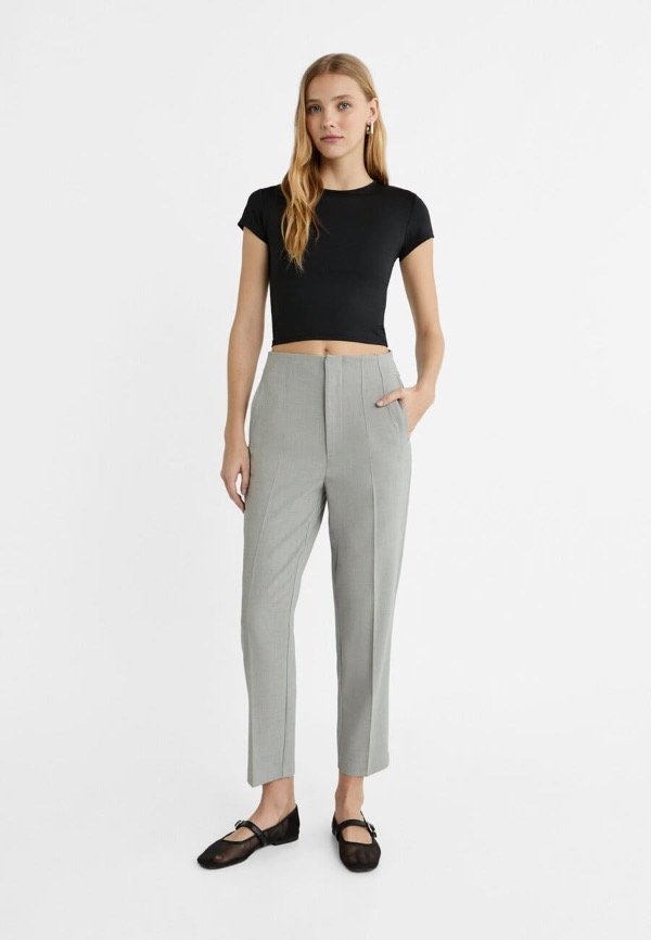 Producto - Pantalón de vestir c/pinzas Gris Stradivarius