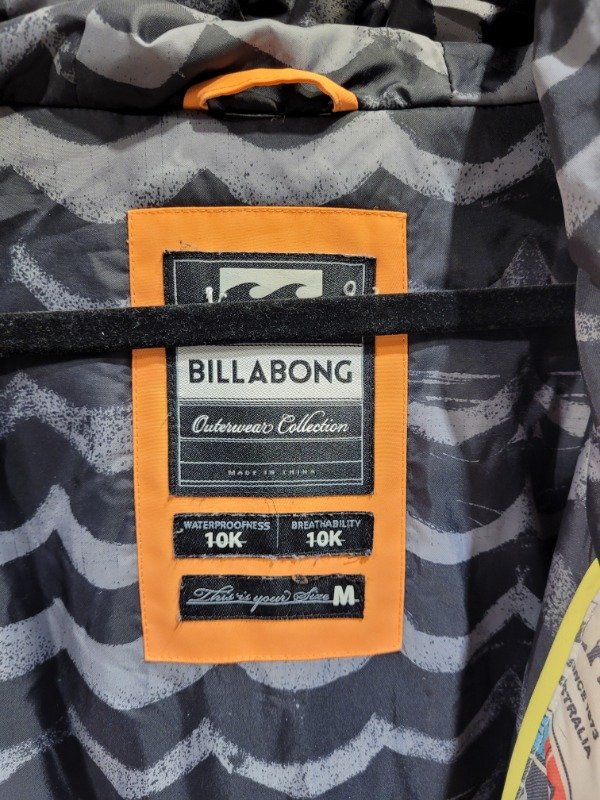 Producto - Campera de ski BILLABONG estampada graffitis colores- Talle S/M- PRECIO: 334x - 2