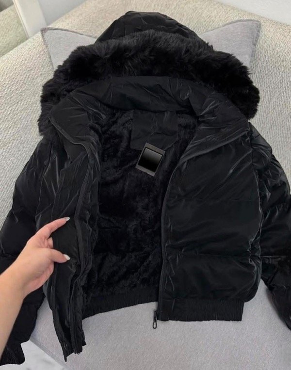 Producto - Campera con piel importada disponible talle L/xl negro