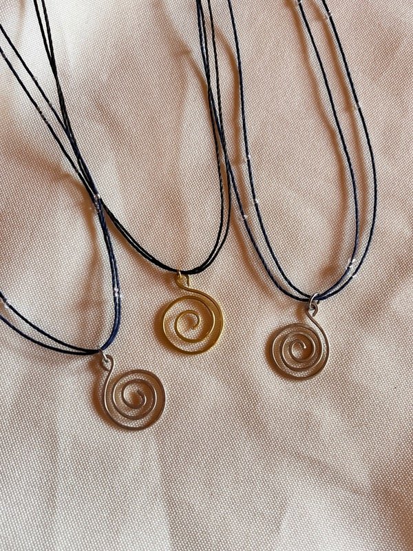 Producto - collar espiral minimalista