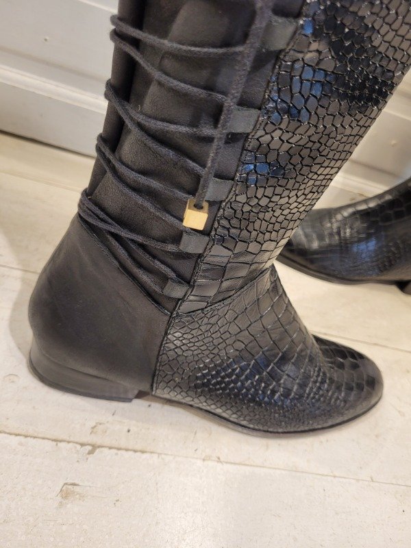 Producto - Botas VALDEZ bucarenas negras acordonadas Talle 39 - PRECIO: 140X - 2