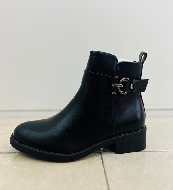 Producto - Botineta con hebilla negro pu