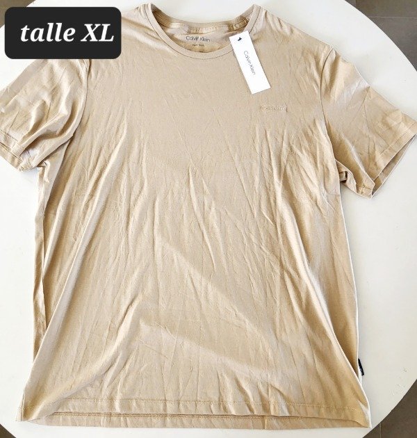 Producto - Remera calvin klein talle xl beighe