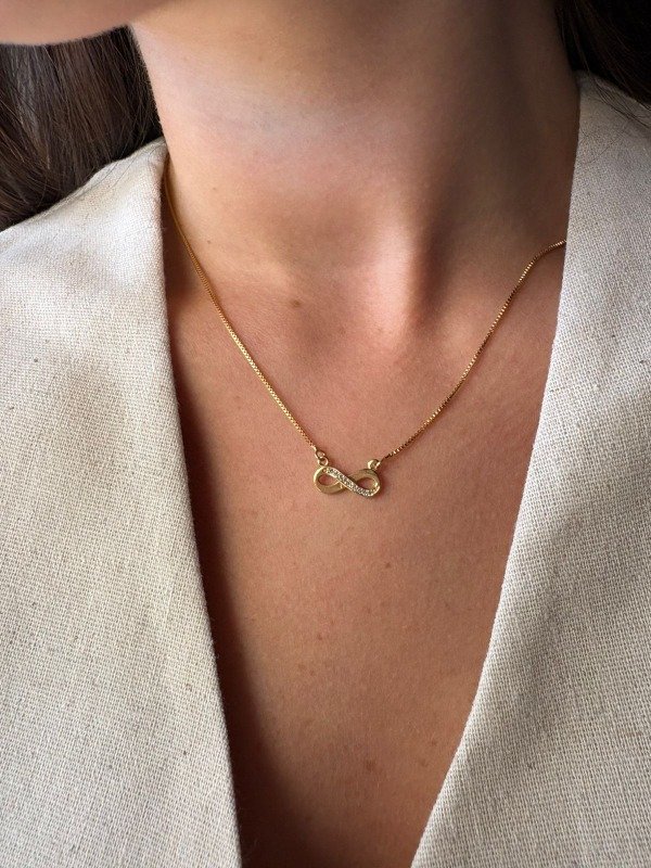 Producto - Collar infinito cristal - Enchapado en oro 18k